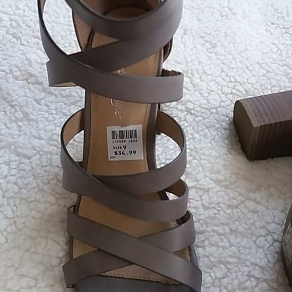 Heels - Picture 2 of 4